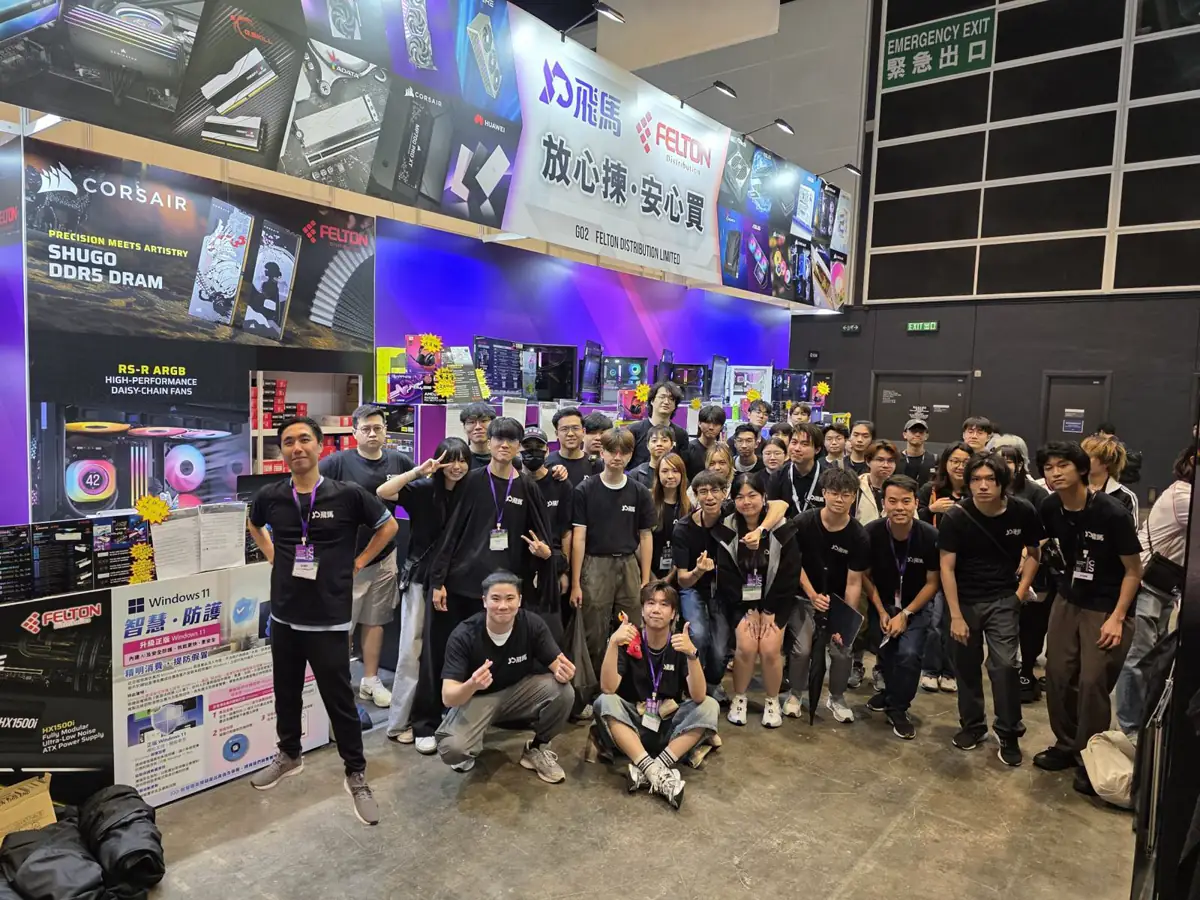 飛馬電腦團隊在展覽攤位合照